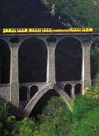 Train-jaune-pont-sejourne-p