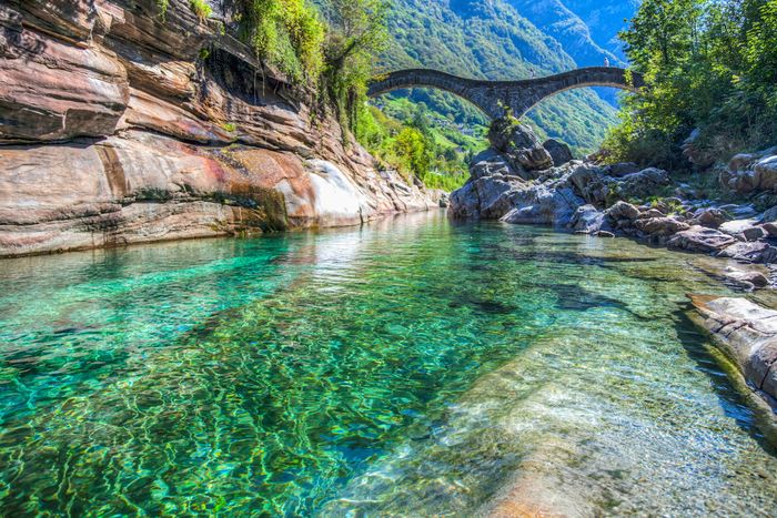 2006844-le-val-de-verzasca-en-suisse